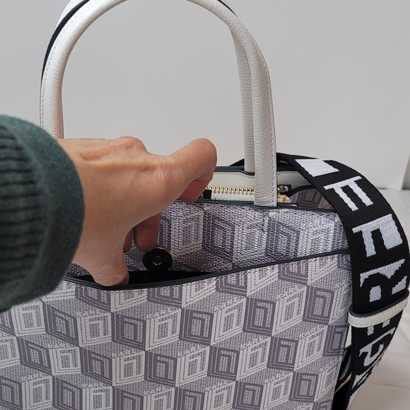 KARL LAGERFELD PARIS - Picture 3 of 11